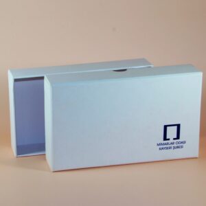 Beyaz Kutu Kapak Modeli