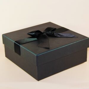 siyah hediye kutusu kare