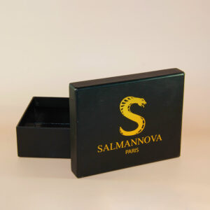 siyah kutu takı ve ürün